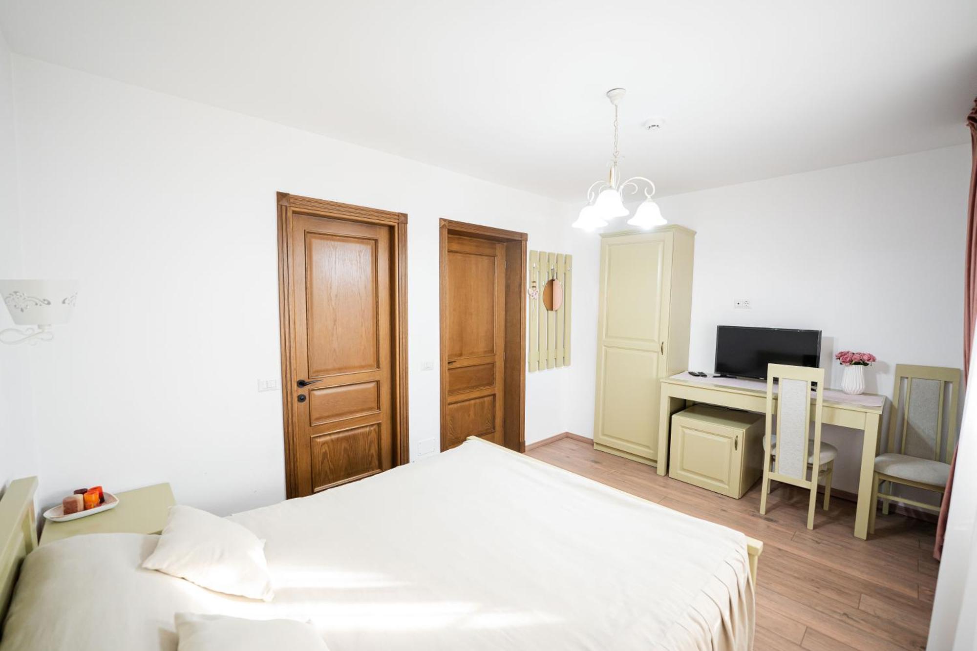 Casa Andra Hotel Siret Exterior photo