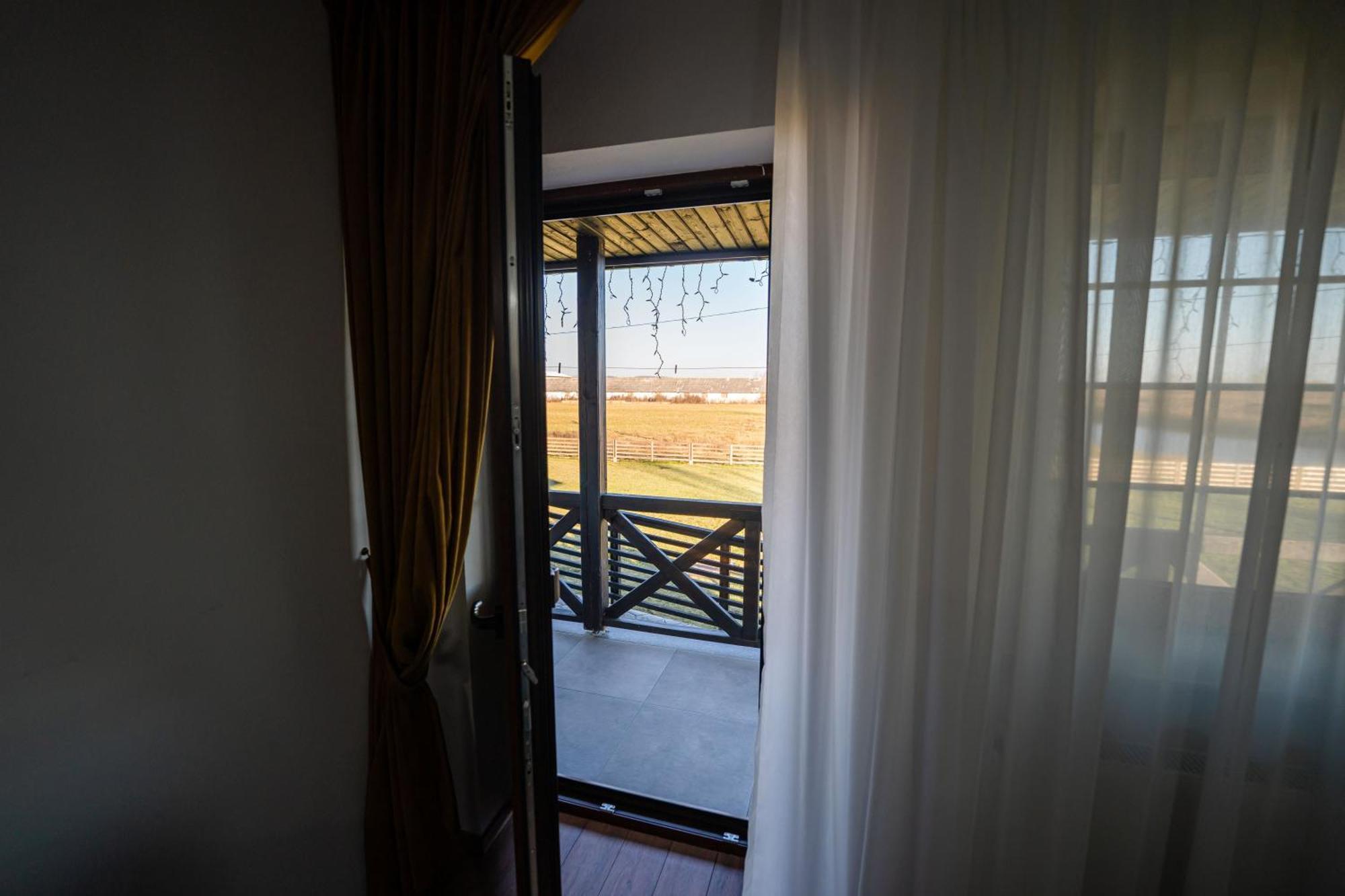 Casa Andra Hotel Siret Exterior photo