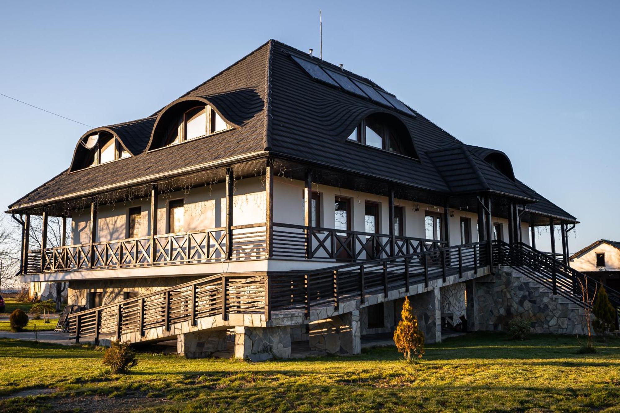 Casa Andra Hotel Siret Exterior photo