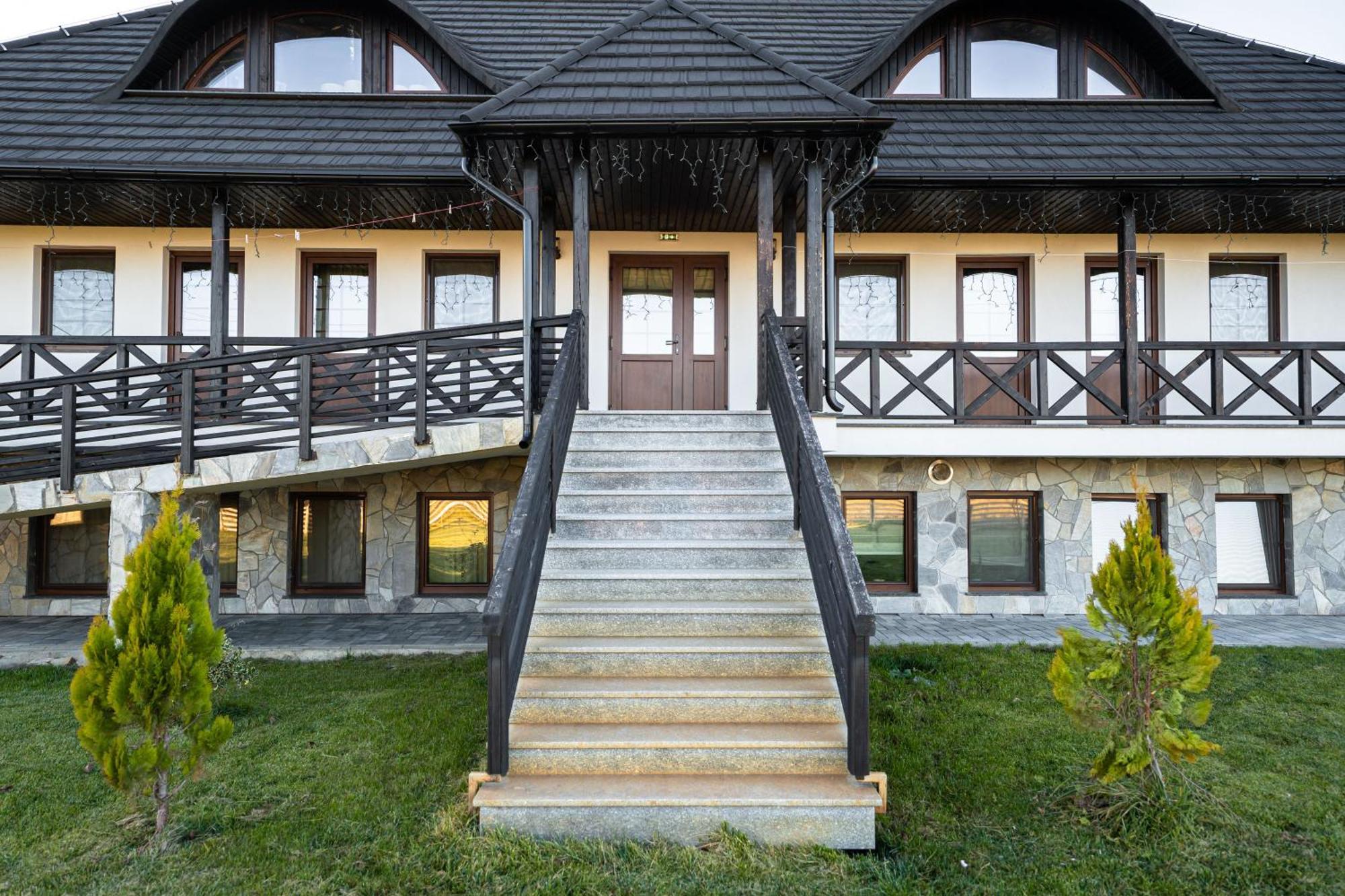 Casa Andra Hotel Siret Exterior photo