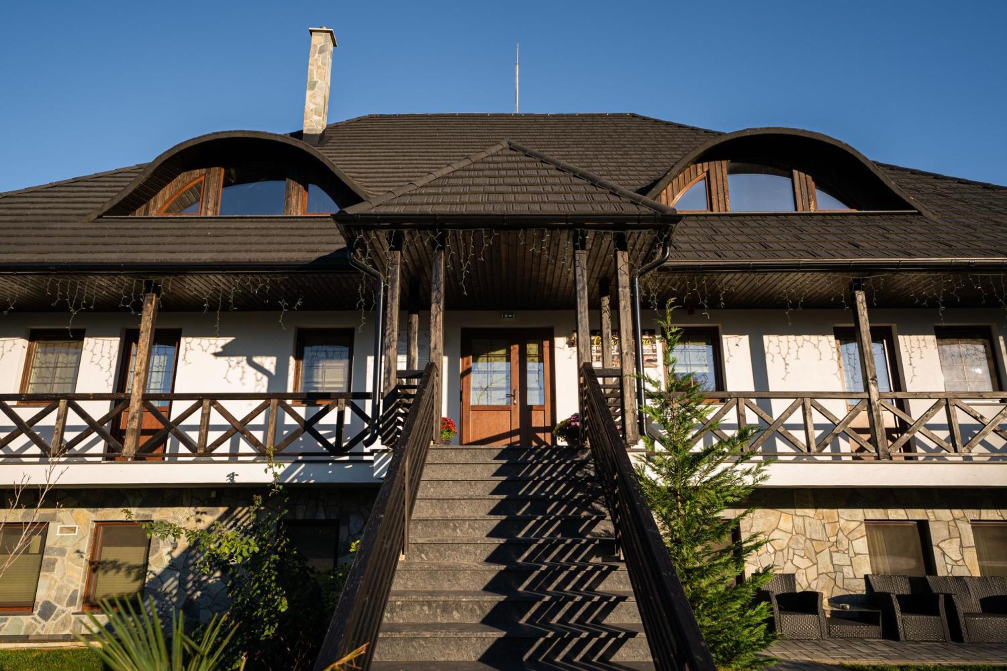 Casa Andra Hotel Siret Exterior photo